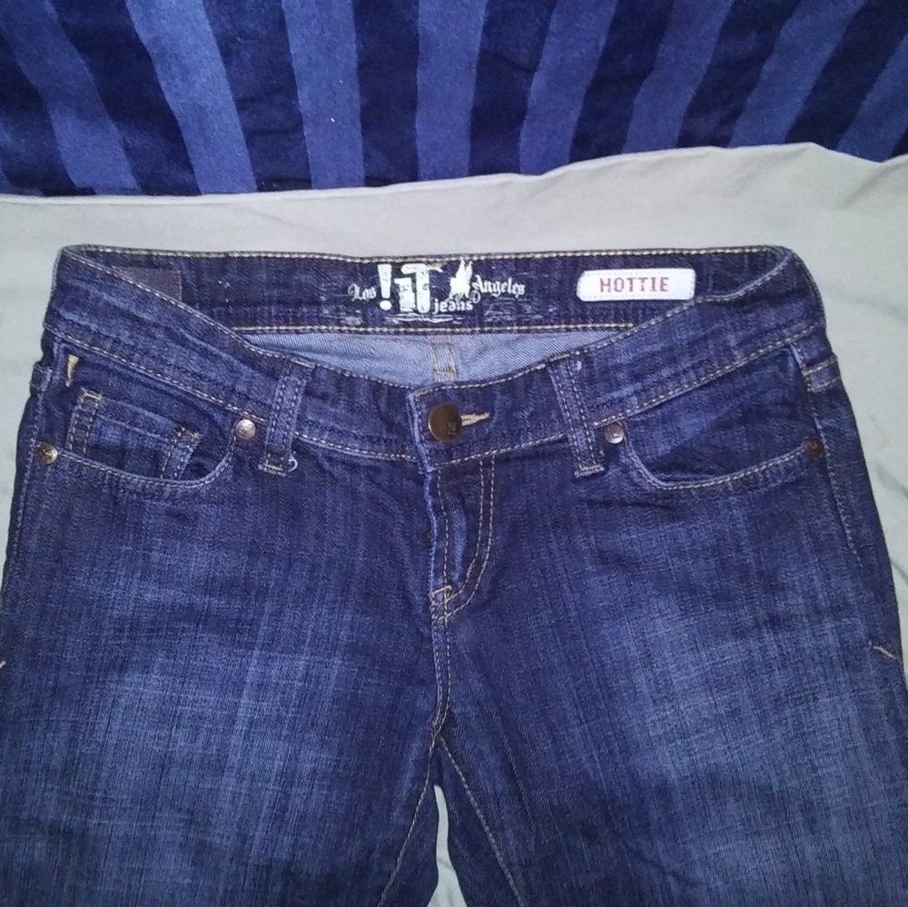 Women's It Jeans. Size 25 Petite. Hottie. Dark.